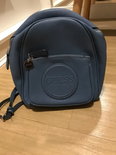Mochilinha da Guess azul marinho