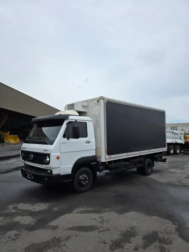 Caminhão 9.160 com baú climatizado