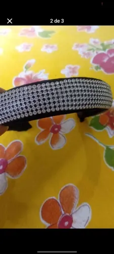 Tiara de cabelo com brilho