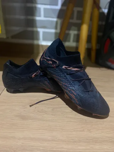 Chuteira Puma Future 7 Ultimate campo 