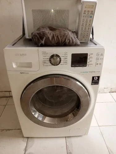 Máquina de lavar e secadora 