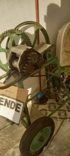Engenho/Moedor de cana de açúcar - Aceita oferta