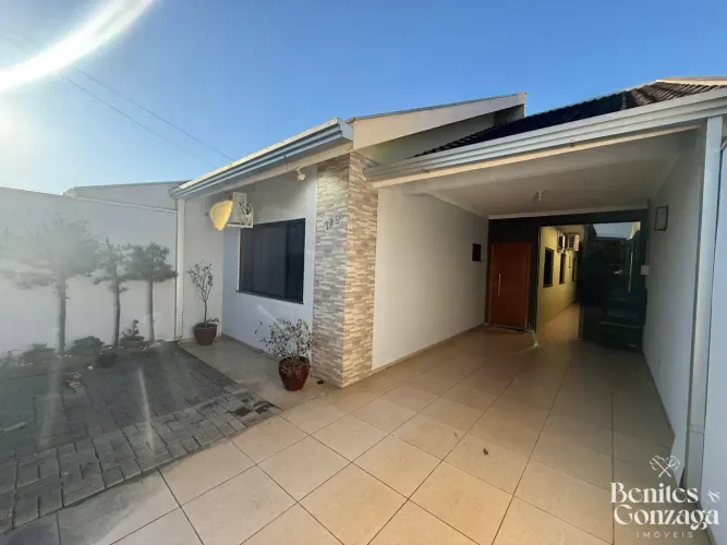 Venda - Casa com planejados no Jardim Sumaré, Maringá, PR. Excelente imóvel com placas sol