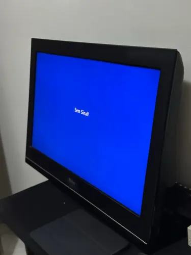 TV funcionando perfeitamente, apenas sem controle remoto. Entradas HDMI funcionando.