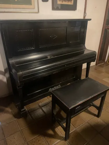 Piano vertical L Nfufeld Berlin