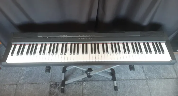 Yamaha P-105 Piano Digital 88 Teclas