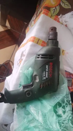 Furadeira Bosch 127v, em bom estado e poucas vezes utilizadas 