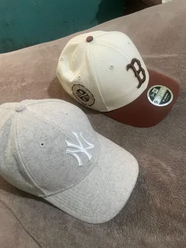 Duas Jóias New Era! Dois Bonés, usados pouquíssimas vezes.