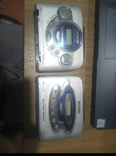 2 walkman aiwa com o rádio funcionando 100%