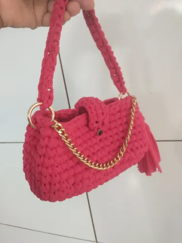 Bolsa de crochê e missangas 