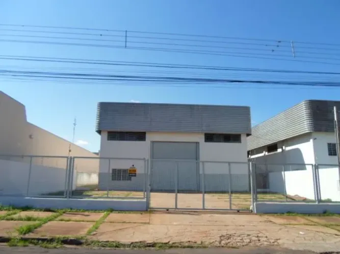 Barracão/Galpão para alugar por R$ 4200.00, 547.00 m2 - JARDIM ITAIPU - MARINGA/PR