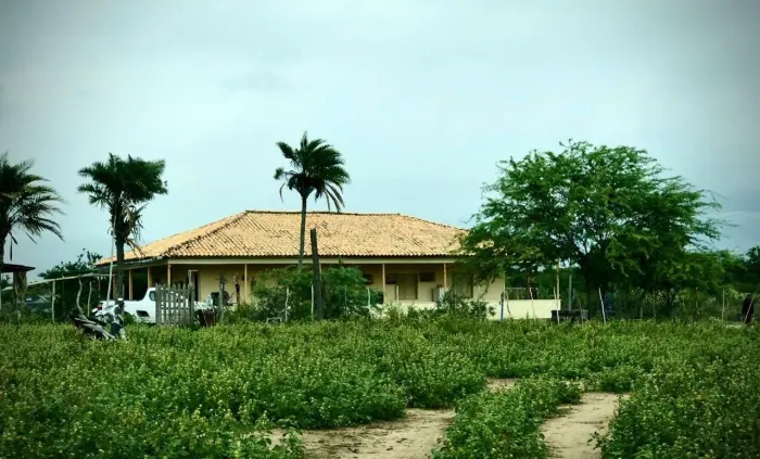 Ótima fazenda com uma belíssima casa sede , boas aguadas, na região rural de  Itatim Bahia