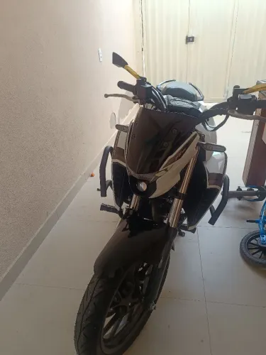 YAMAHA MOTO LINDA