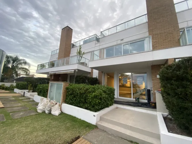 Casa para Locação em Florianópolis, CACUPÉ, 4 dormitórios, 4 suítes, 5 banheiros, 3 vagas