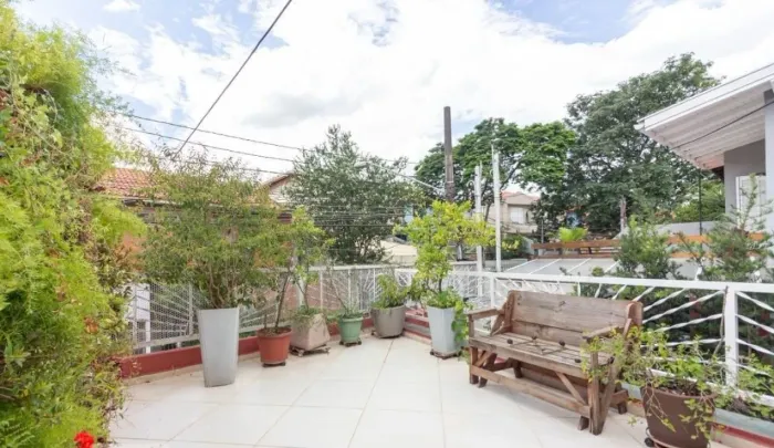 Casa no Jd das Vertentes com 4 quartos - FL56