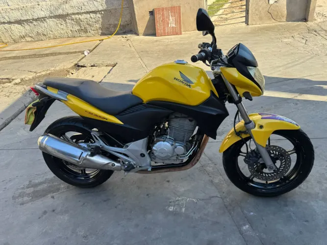 CB 300 a venda