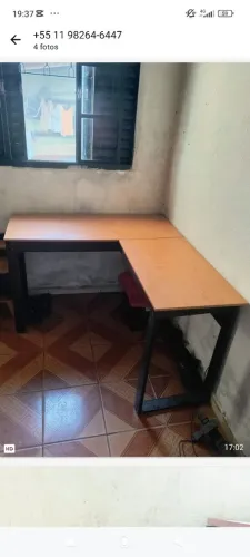 Ótima mesa de escritóro em formato L