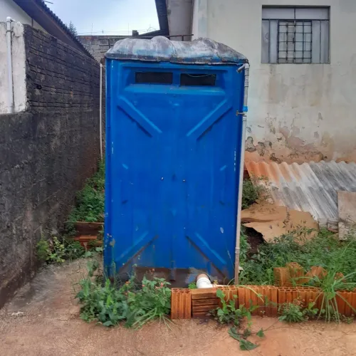Banheiro químico.
