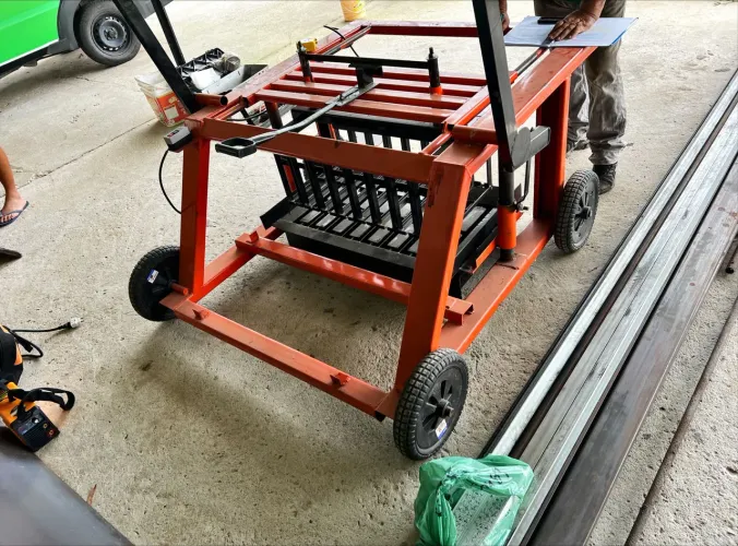 Máquina pra fabricar blocos poedeira  