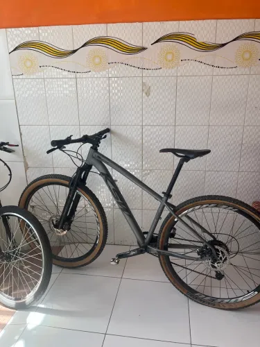 Bicicleta aro 29 suspensão ar 9v1 velocidades