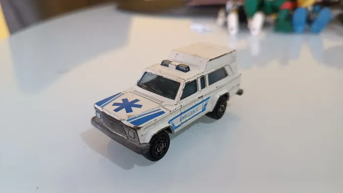 Miniatura da Ambulância Jeep Cherokee Majorette (Nº 269) - 1987 