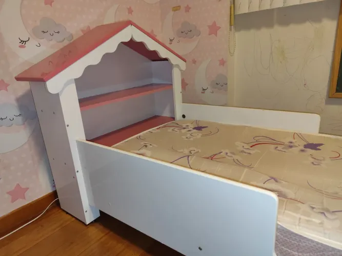 Cama Infantil Casinha De Princesa Rosa Com Prateleira e Colchão
