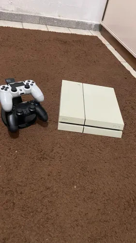 Ps4 com 2controles