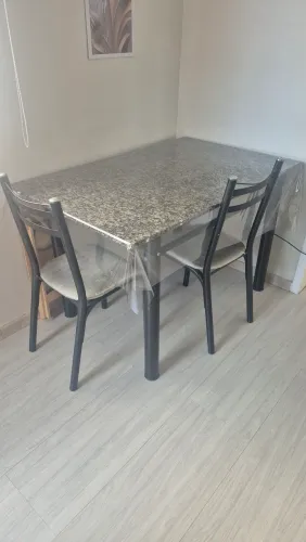 Vendo mesa c/ 4 cadeiras em ótimo estado