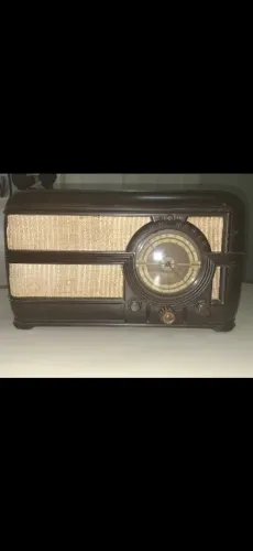 Rádio antigo de baquelite Pilot