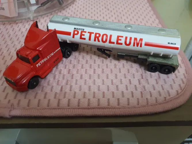 CAMINHÃO PETROLEIRO MAISTO