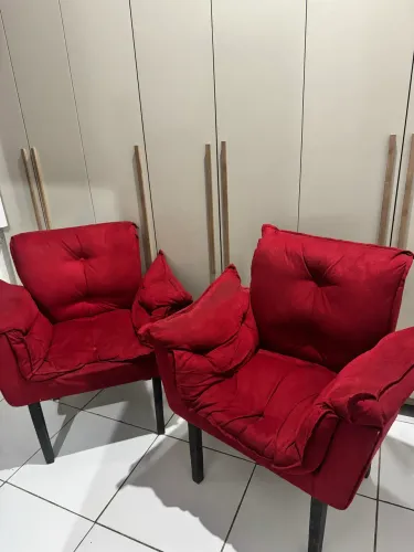? VENDO 2 POLTRONAS VERMELHAS - EXCELENTE ESTADO  