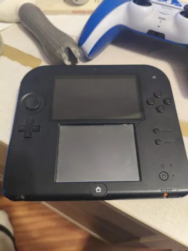 NINTENDO 2DS DESBLOQUEADO COM ADAPTADOR (PC E CONSOLE) E CARTÃO DE MEMORIA