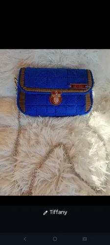 Bolsa artesanal feita a mão azul