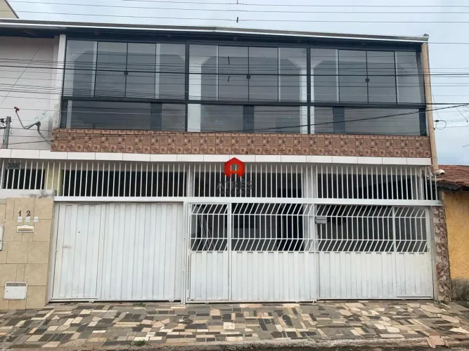 Sobrado à venda no Setor Chácara do Governador.