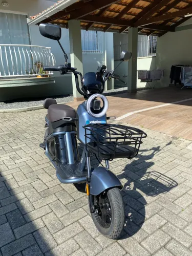 Vendo scooter pouco usada