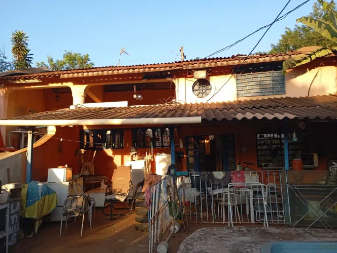 Quarto  casal.solteiro. dia camas 