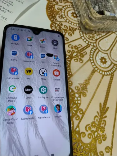 Moto G7 com manchas na tela funcionando perfeitamente, Android 10