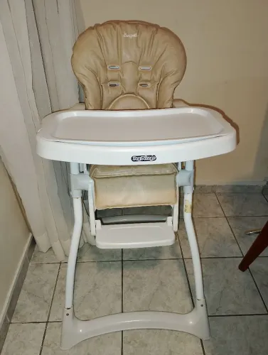 Vendo cadeira de alimentação marca Burigotto