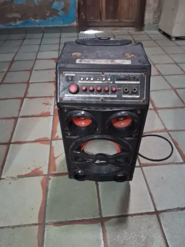 Caixa de som amplificada