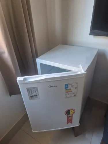 Frigobar midea 67 litros branco superconsevado 
