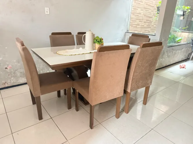 Mesa de jantar com 6 cadeiras