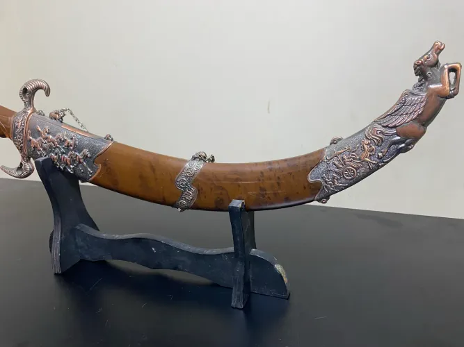 EDIÇÃO DE COLECIONADOR - ESPADA ORNAMENTAL EXCLUSIVA