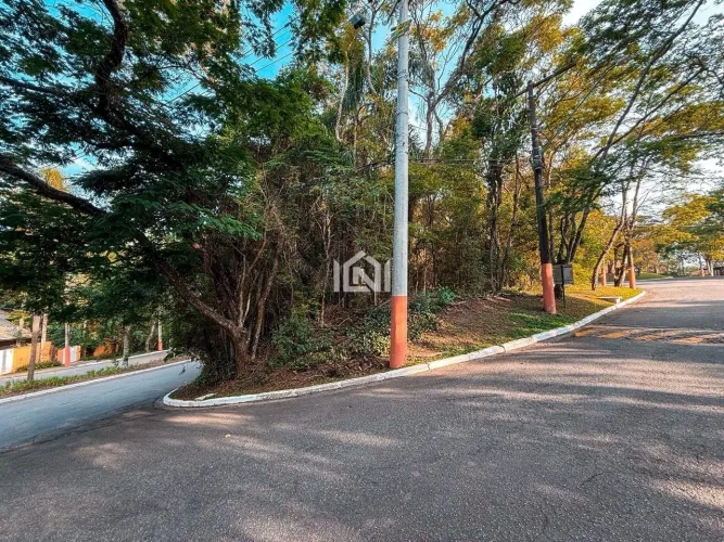 Terreno à venda no condomínio Forest Hills