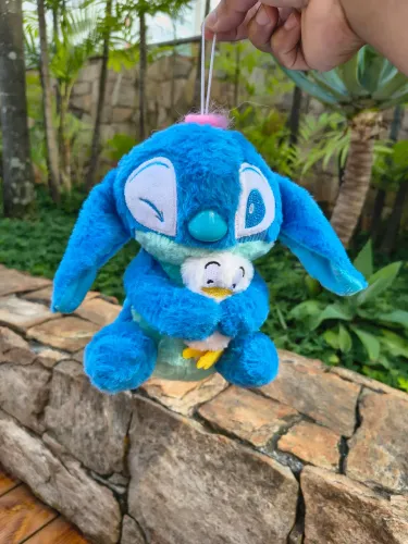 Stitch Patinho 25cm