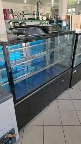 Ac vitrine Refrigerada Venâncio vidro duplo aquecido 1mt Premium