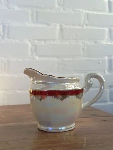 leiteira cremeira em porcelana fios de ouro antigo Antiquario decoração vintage louça casa