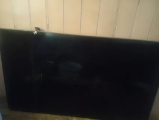 Tv LG 50 polegadas 4k tela quebrada! Para retirada de peças!