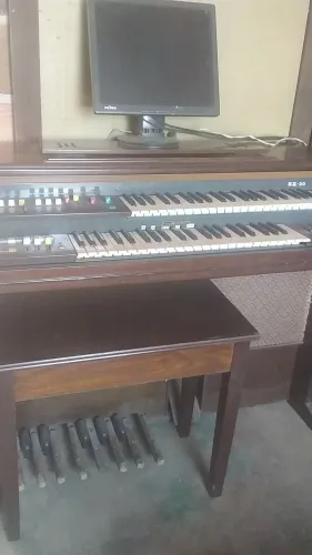 Vendo piano antigo....relíquia