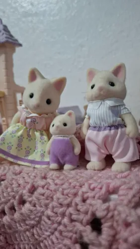 SYLVANIAN FAMILIA FAMILIA COELHO RAIO DE SOL E FAMILIA GATOS PRIMAVERA