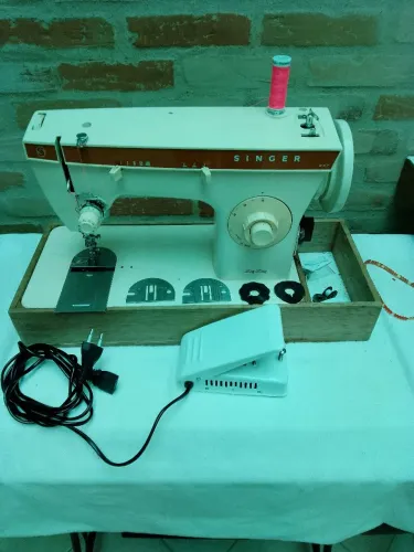 Máquina de costura Singer 247